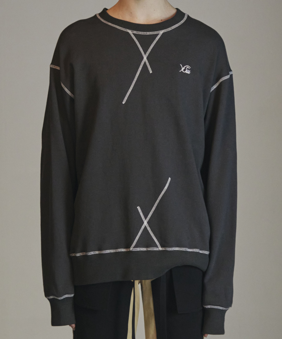 EMBROIDERED LOGO SWEATSHIRT